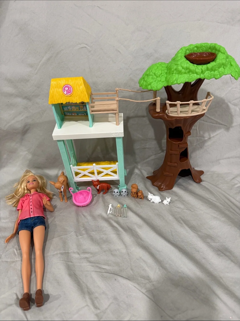 Barbie Animal Rescuer Doll Woodland Forest Rescue Care Center Shelter & Playset